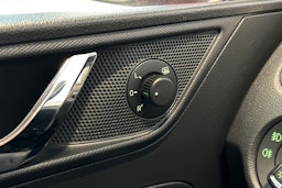 Punainen Skoda RAPID 2015 kuva 44.