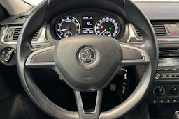 Punainen Skoda RAPID 2015 kuva 48.