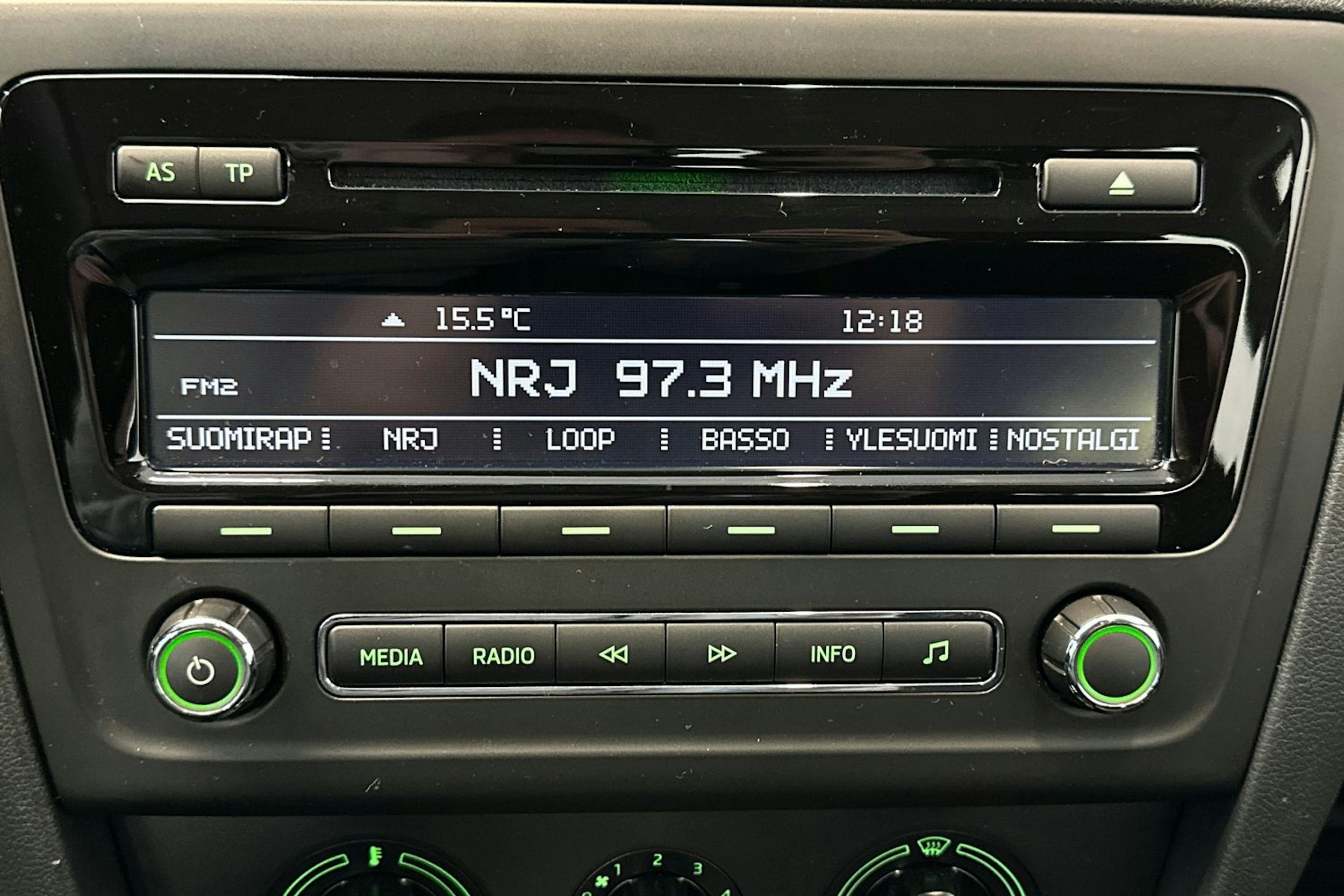 Punainen Skoda RAPID 2015 kuva 51.