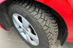 Punainen Skoda RAPID 2015 kuva 60.