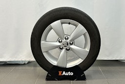 Punainen Skoda RAPID 2015 kuva 61.