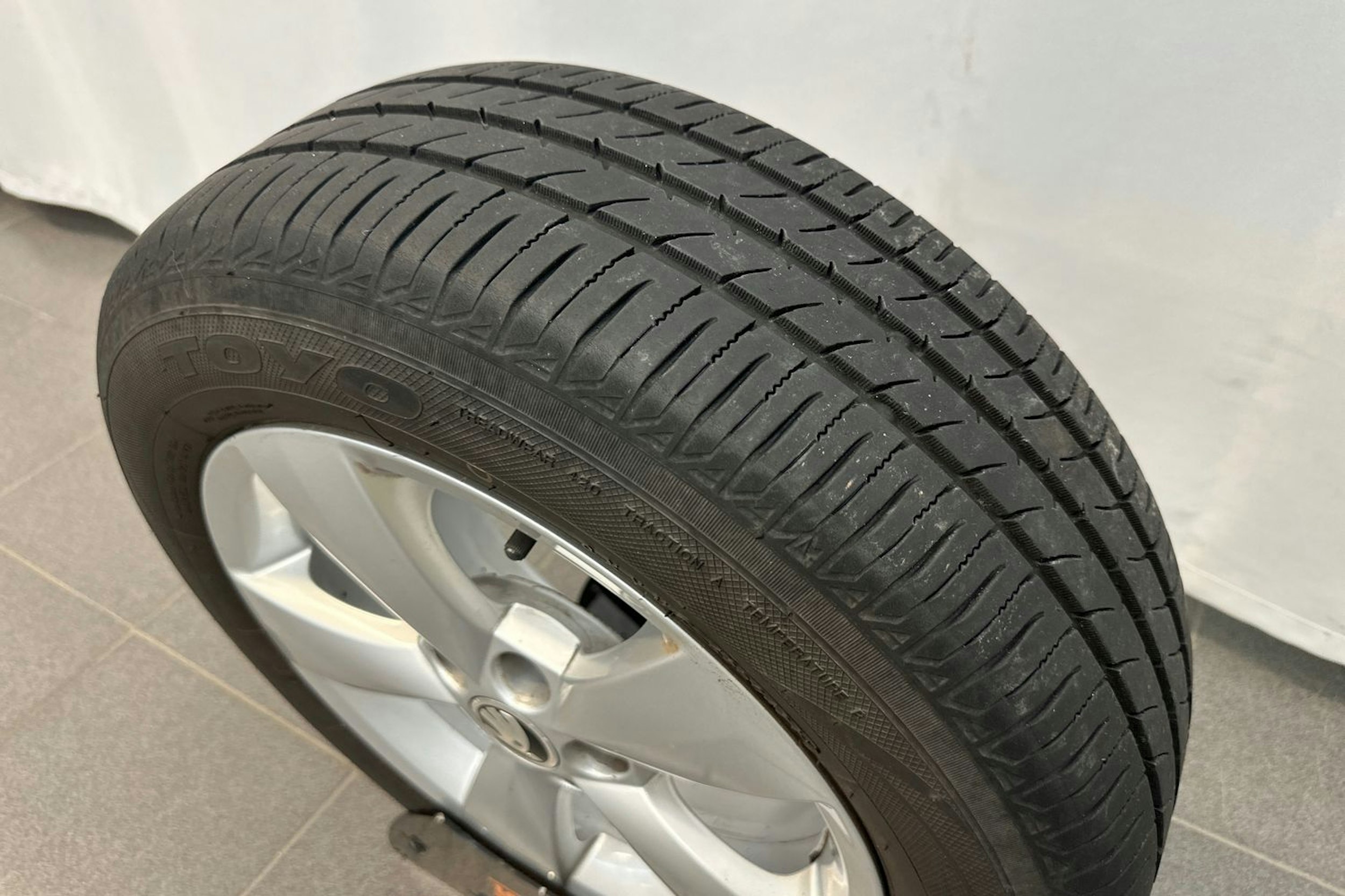 Punainen Skoda RAPID 2015 kuva 62.