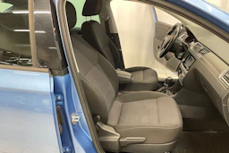 Sininen Skoda RAPID 2016 kuva 20.