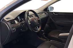 valkoinen Skoda Rapid 2016 kuva 3.