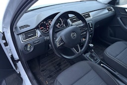 Valkoinen Skoda RAPID 2016 kuva 3.