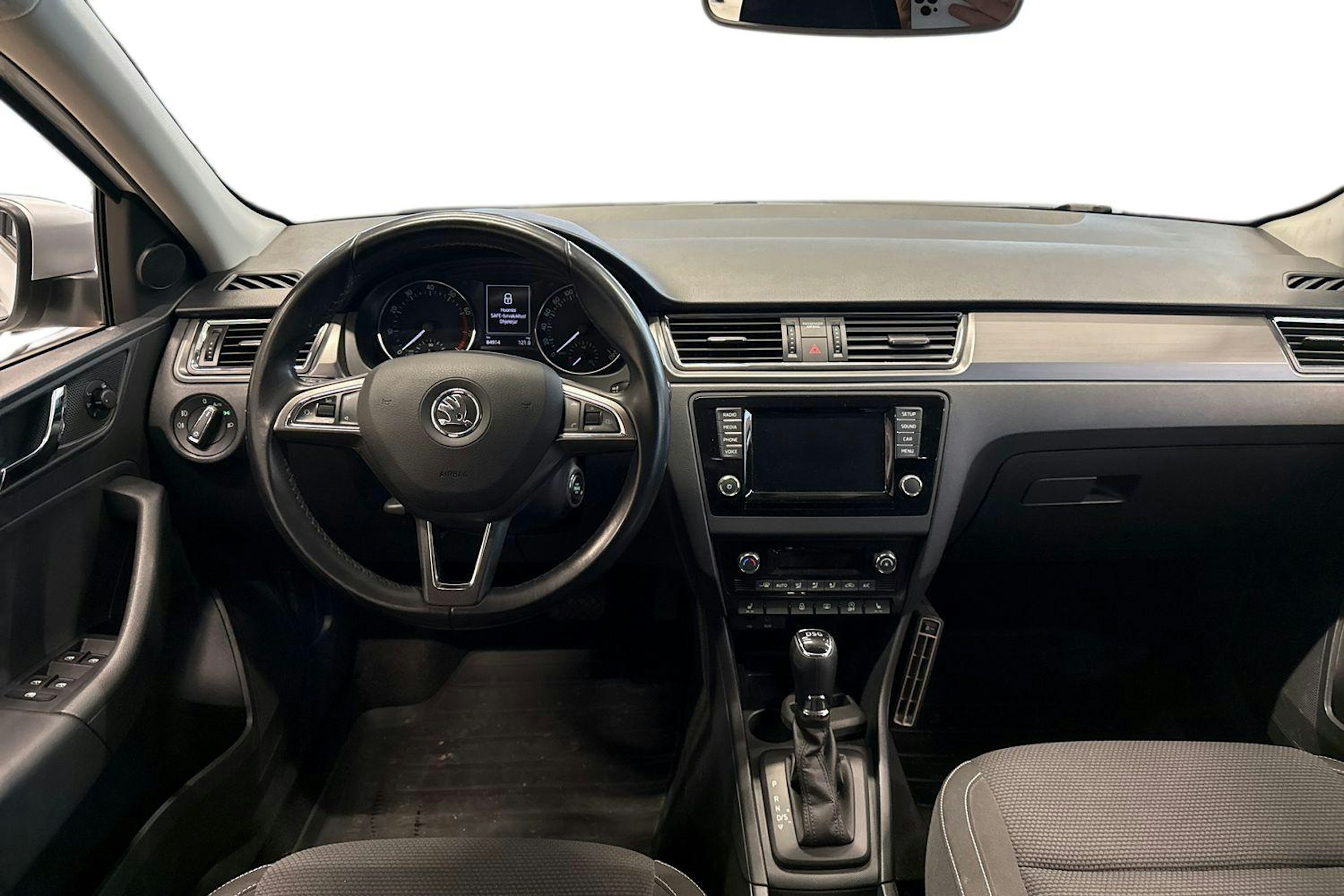 Valkoinen Skoda RAPID 2016 kuva 9.