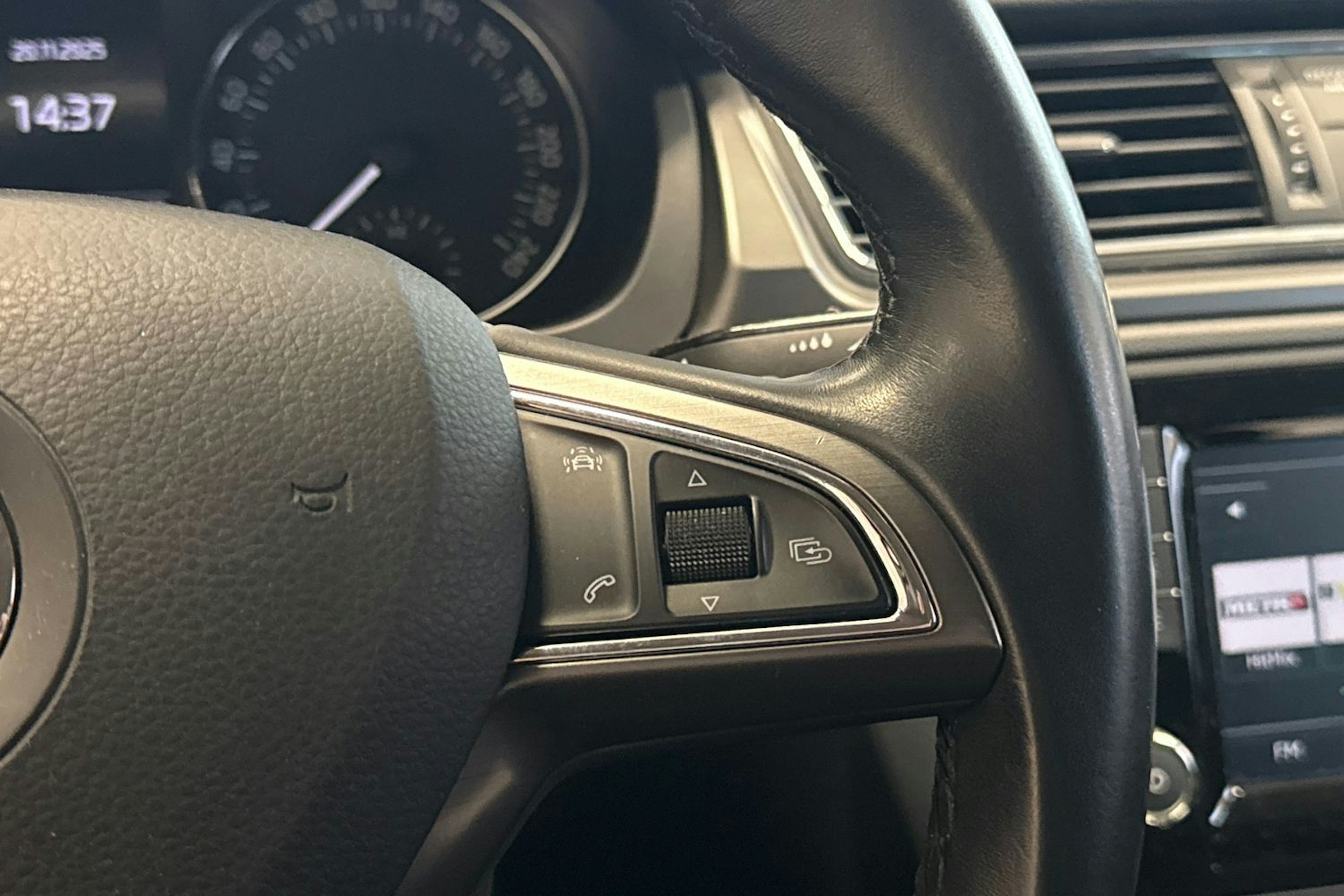 Valkoinen Skoda RAPID 2016 kuva 16.