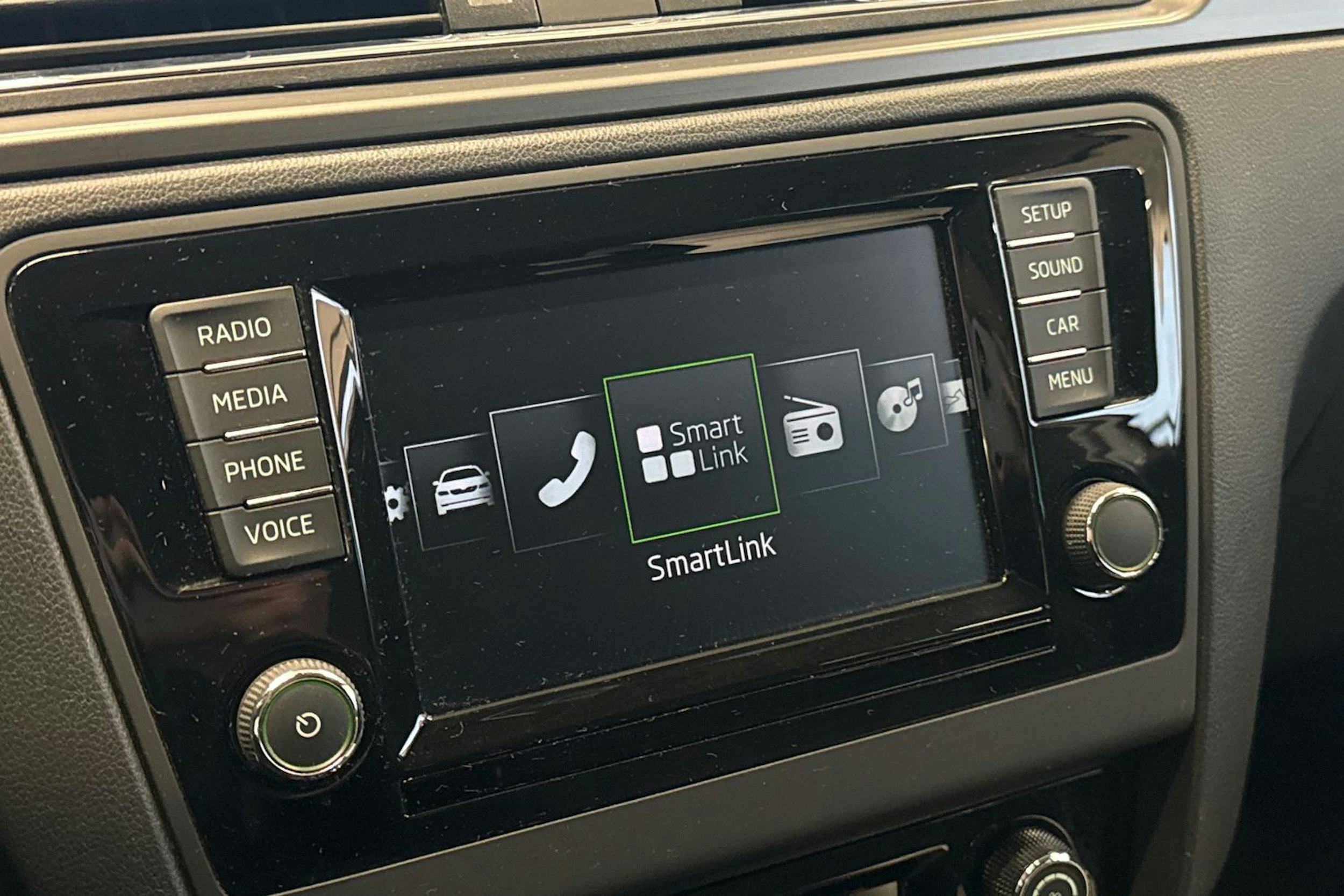 Valkoinen Skoda RAPID 2016 kuva 18.