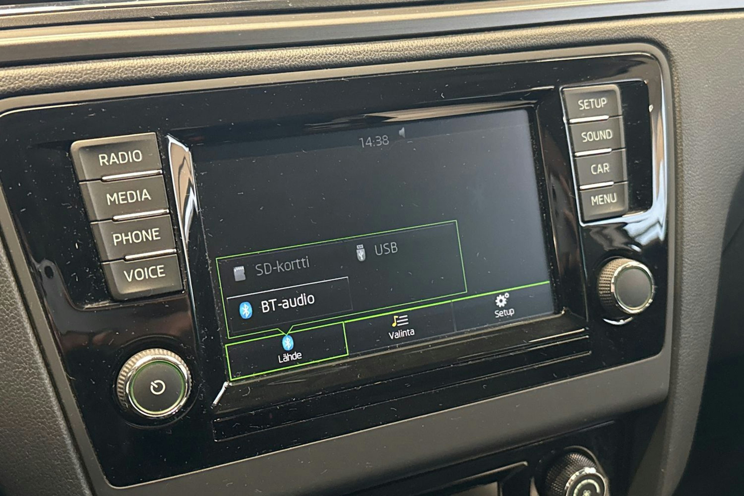 Valkoinen Skoda RAPID 2016 kuva 19.