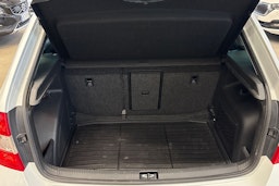 Valkoinen Skoda RAPID 2016 kuva 22.