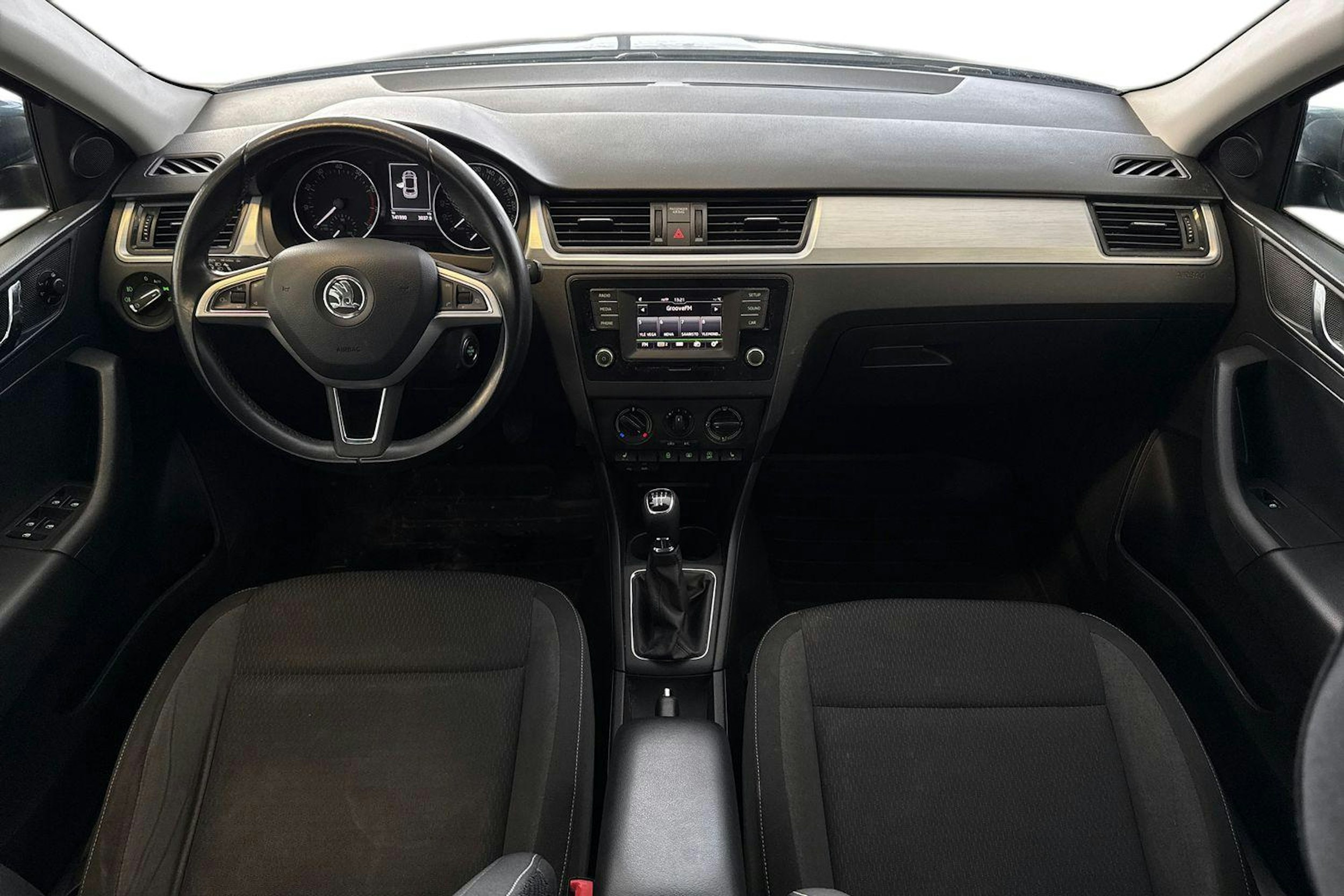 harmaa Skoda Rapid 2016 kuva 7.