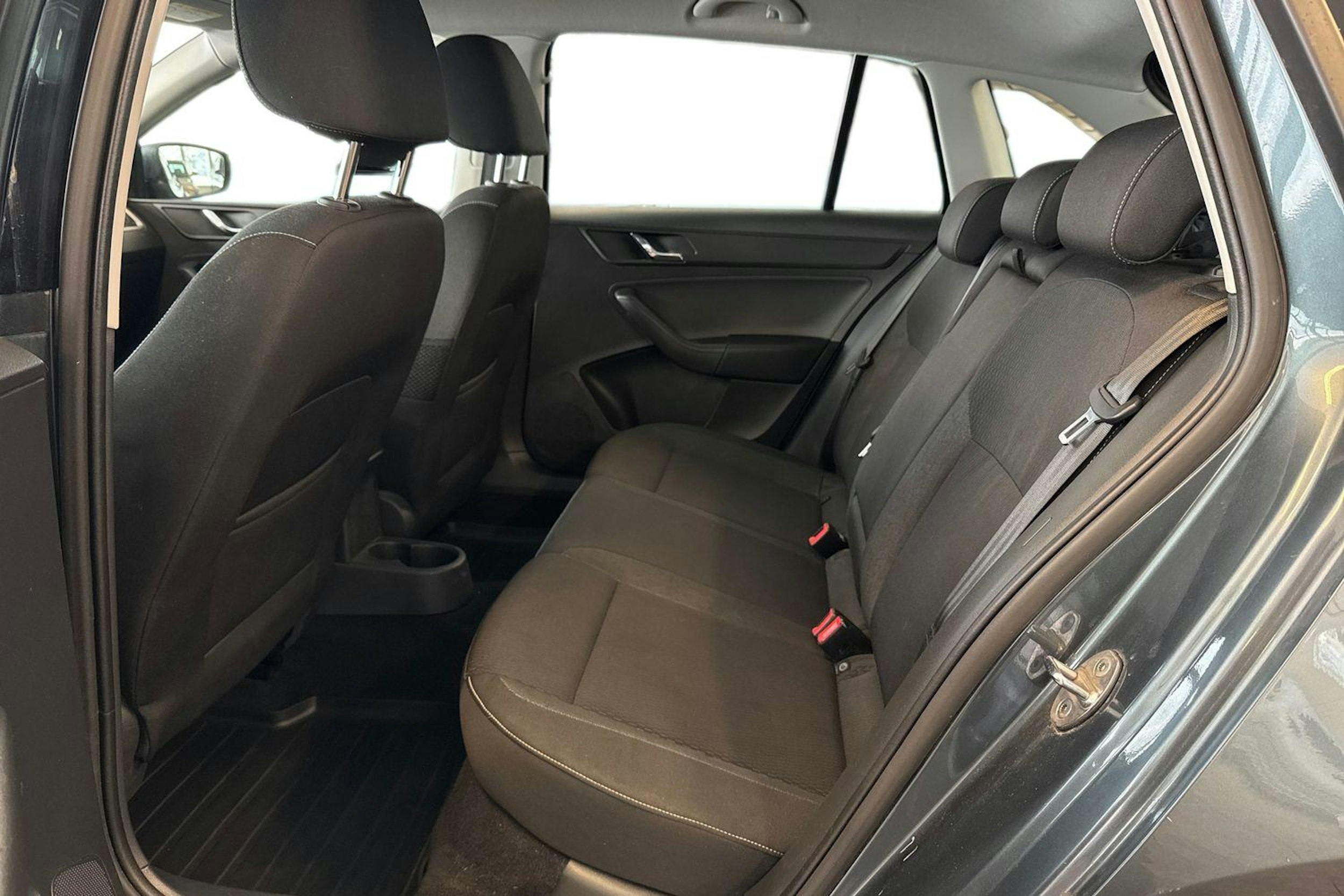 harmaa Skoda Rapid 2016 kuva 8.