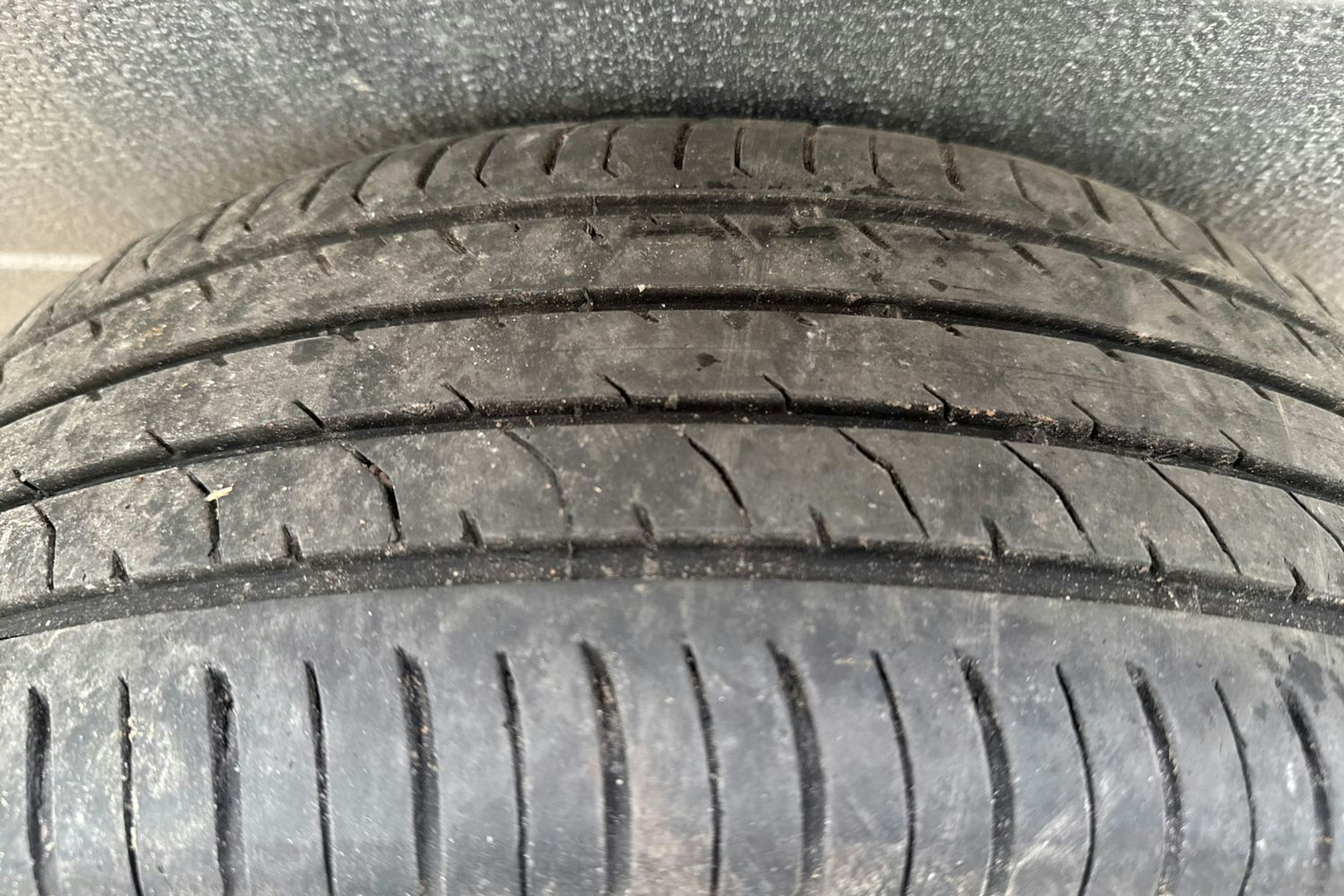 harmaa Skoda Rapid 2016 kuva 11.