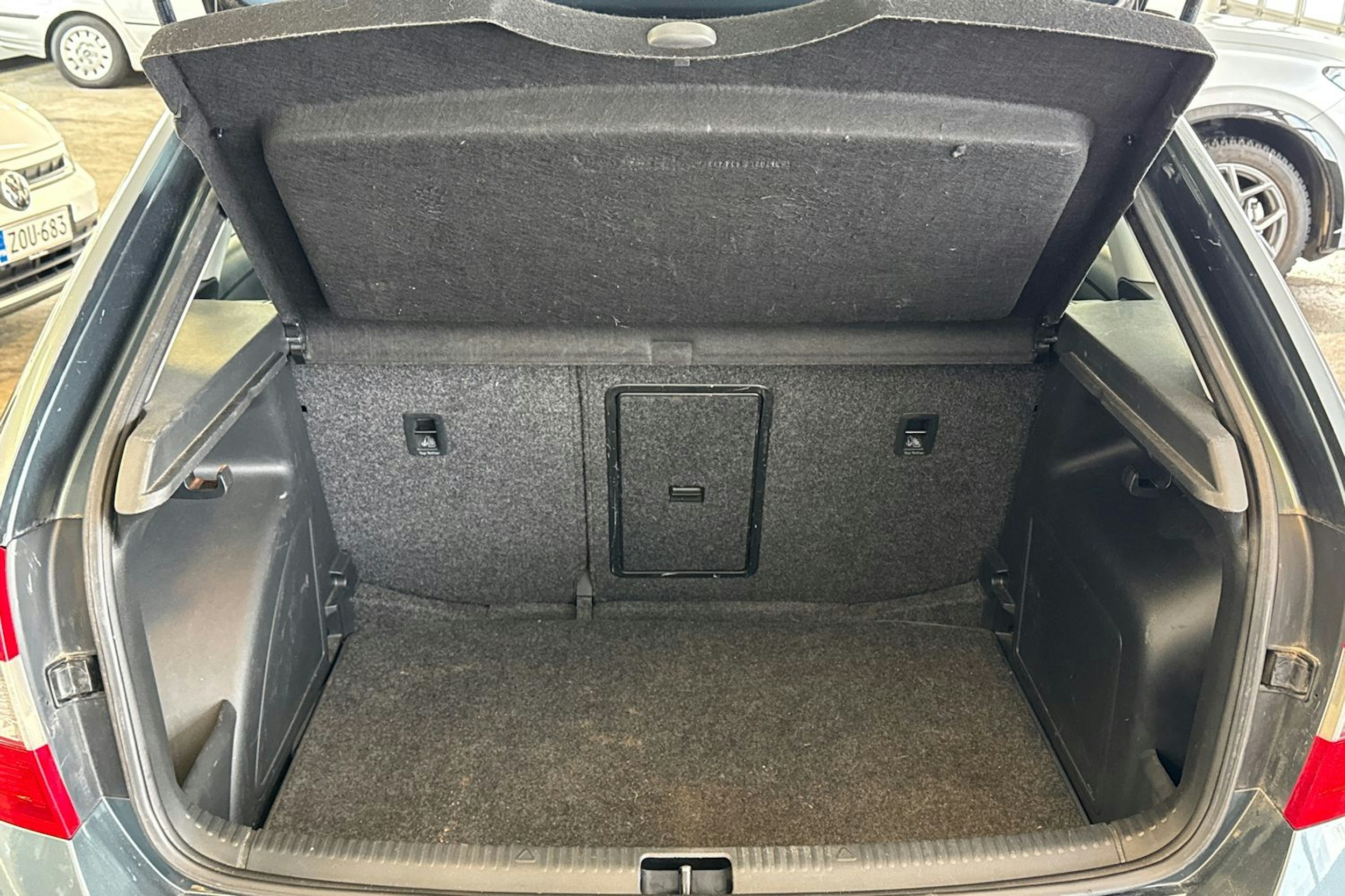 harmaa Skoda Rapid 2016 kuva 12.