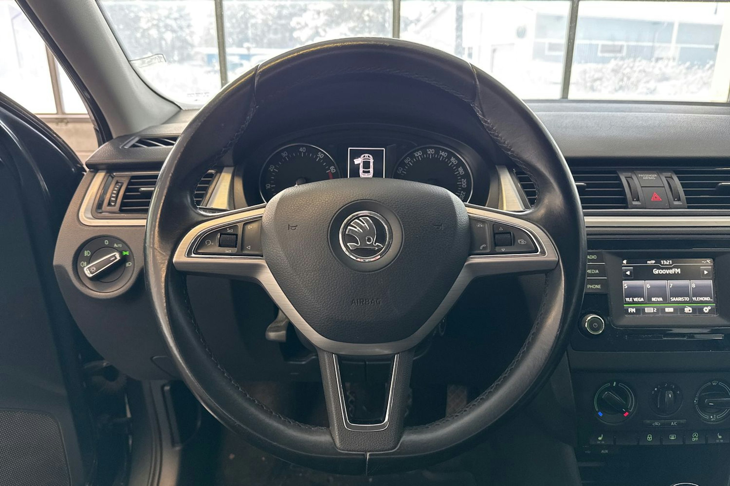 harmaa Skoda Rapid 2016 kuva 13.