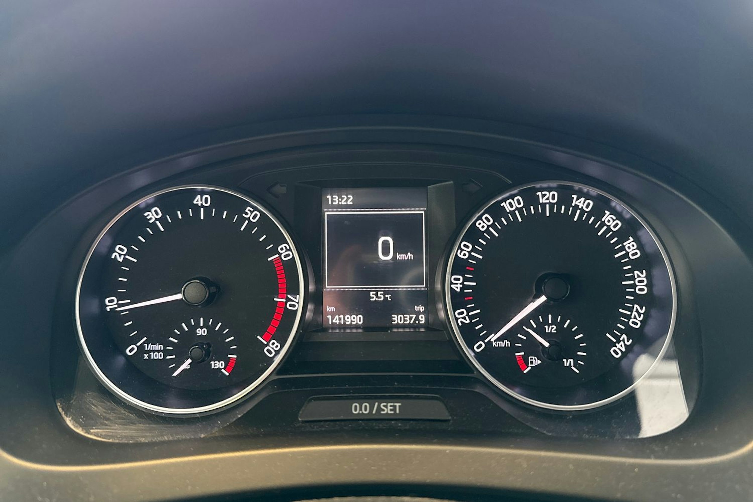 harmaa Skoda Rapid 2016 kuva 14.