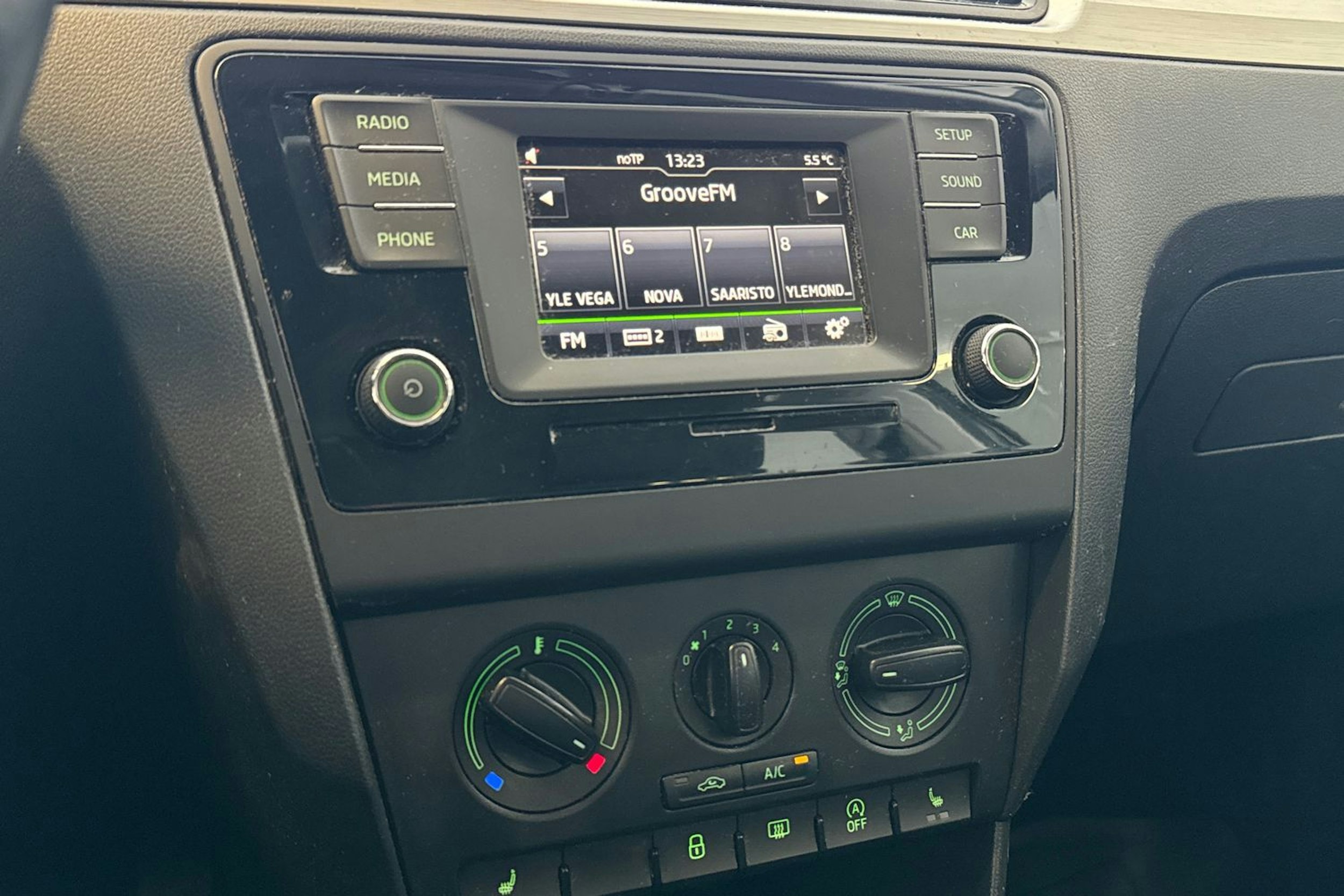 harmaa Skoda Rapid 2016 kuva 15.