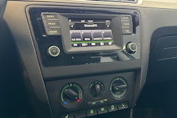 harmaa Skoda Rapid 2016 kuva 15.