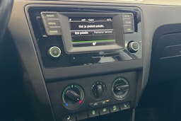 harmaa Skoda Rapid 2016 kuva 16.