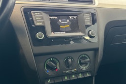 harmaa Skoda Rapid 2016 kuva 17.