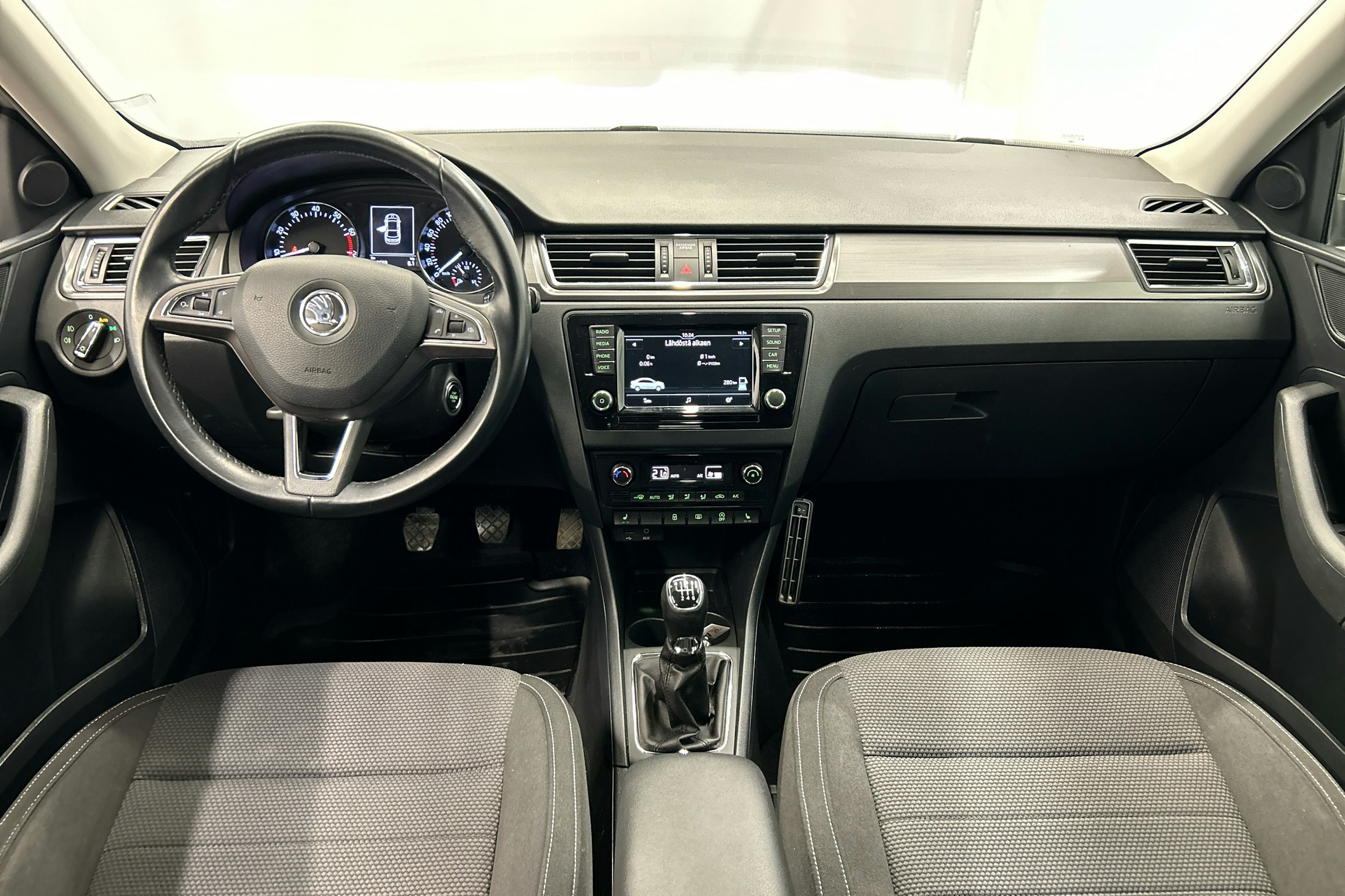 ruskea (beige) Skoda Rapid 2016 kuva 7.