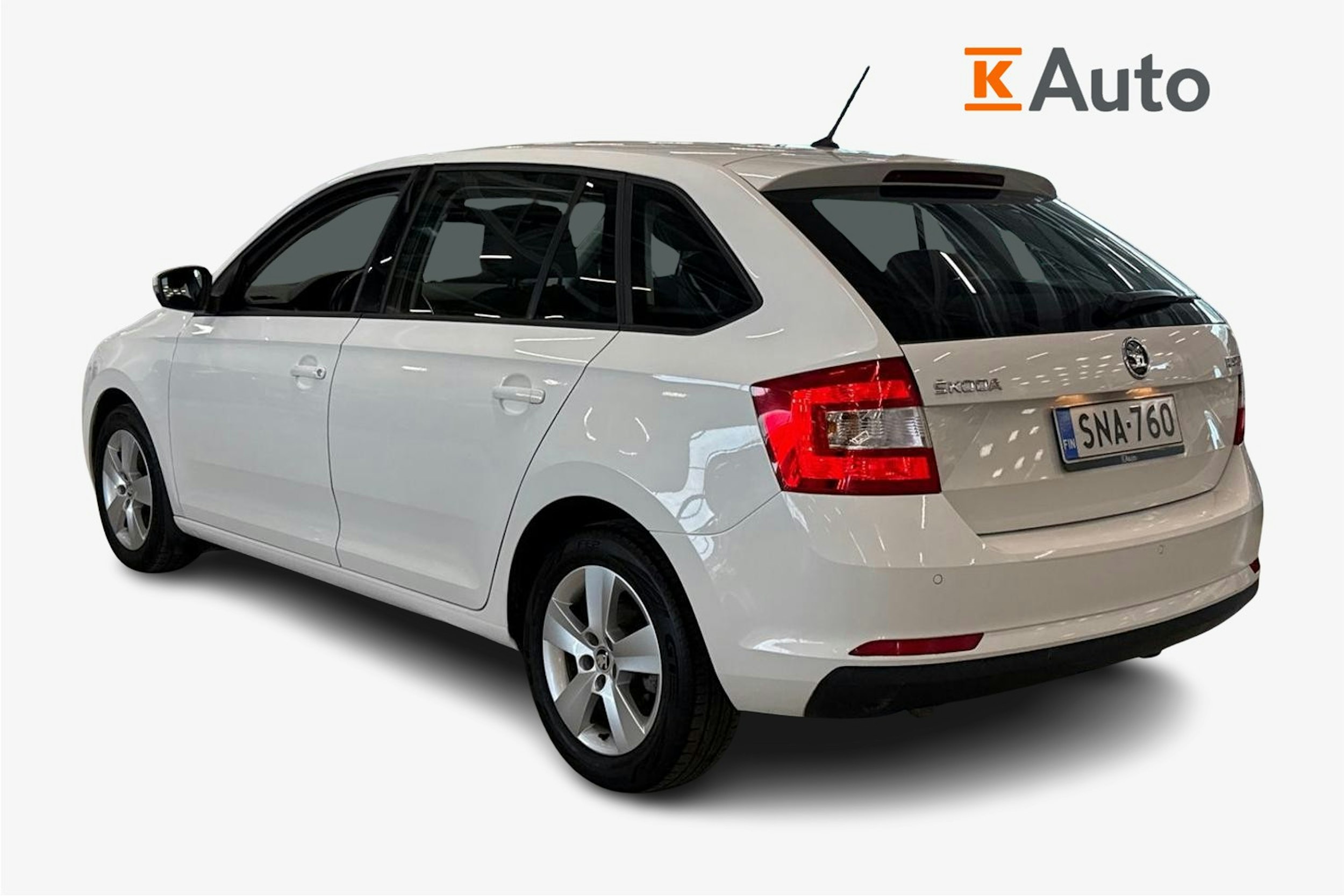 valkoinen Skoda Rapid 2016 kuva 2.