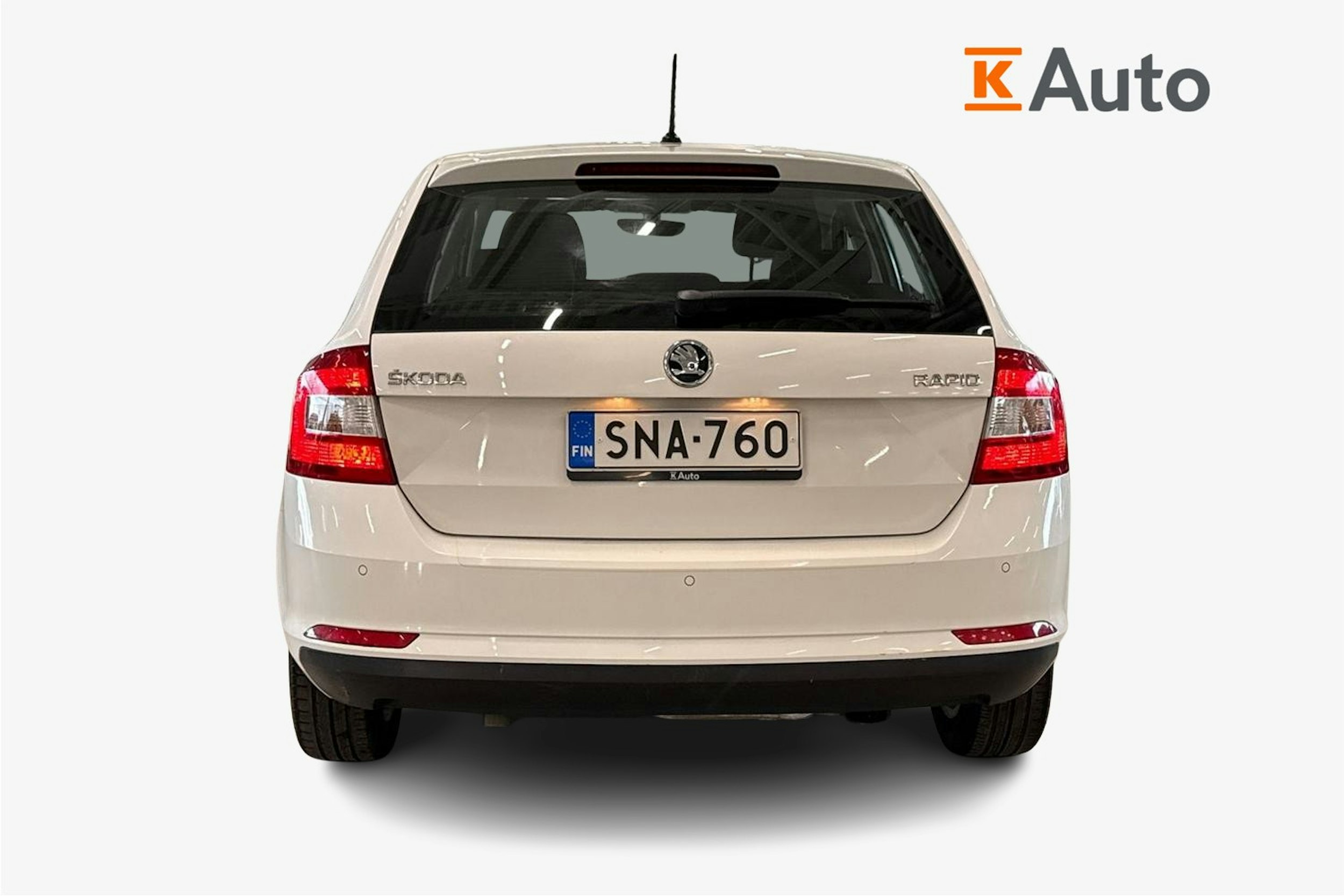 valkoinen Skoda Rapid 2016 kuva 3.