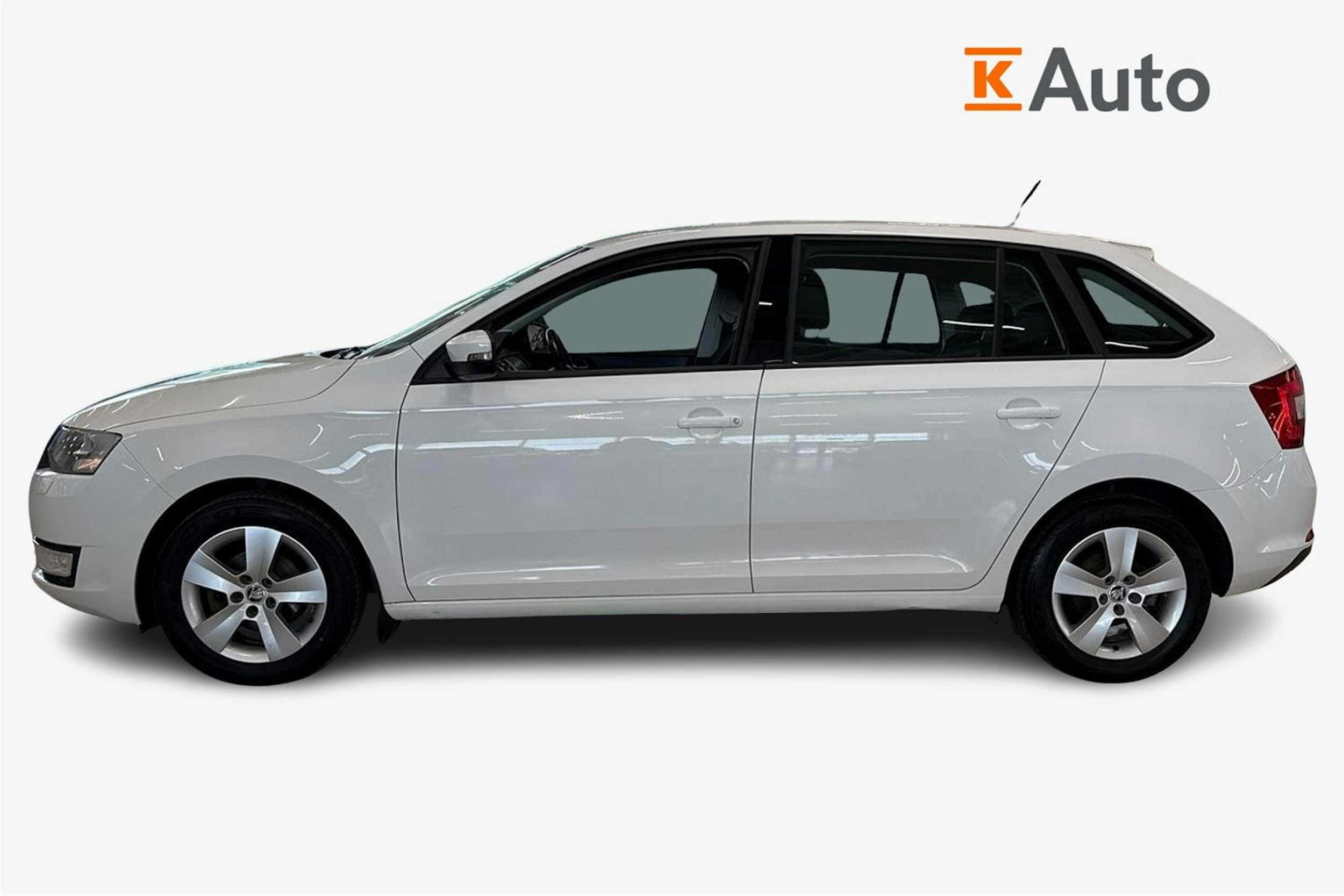 valkoinen Skoda Rapid 2016 kuva 6.