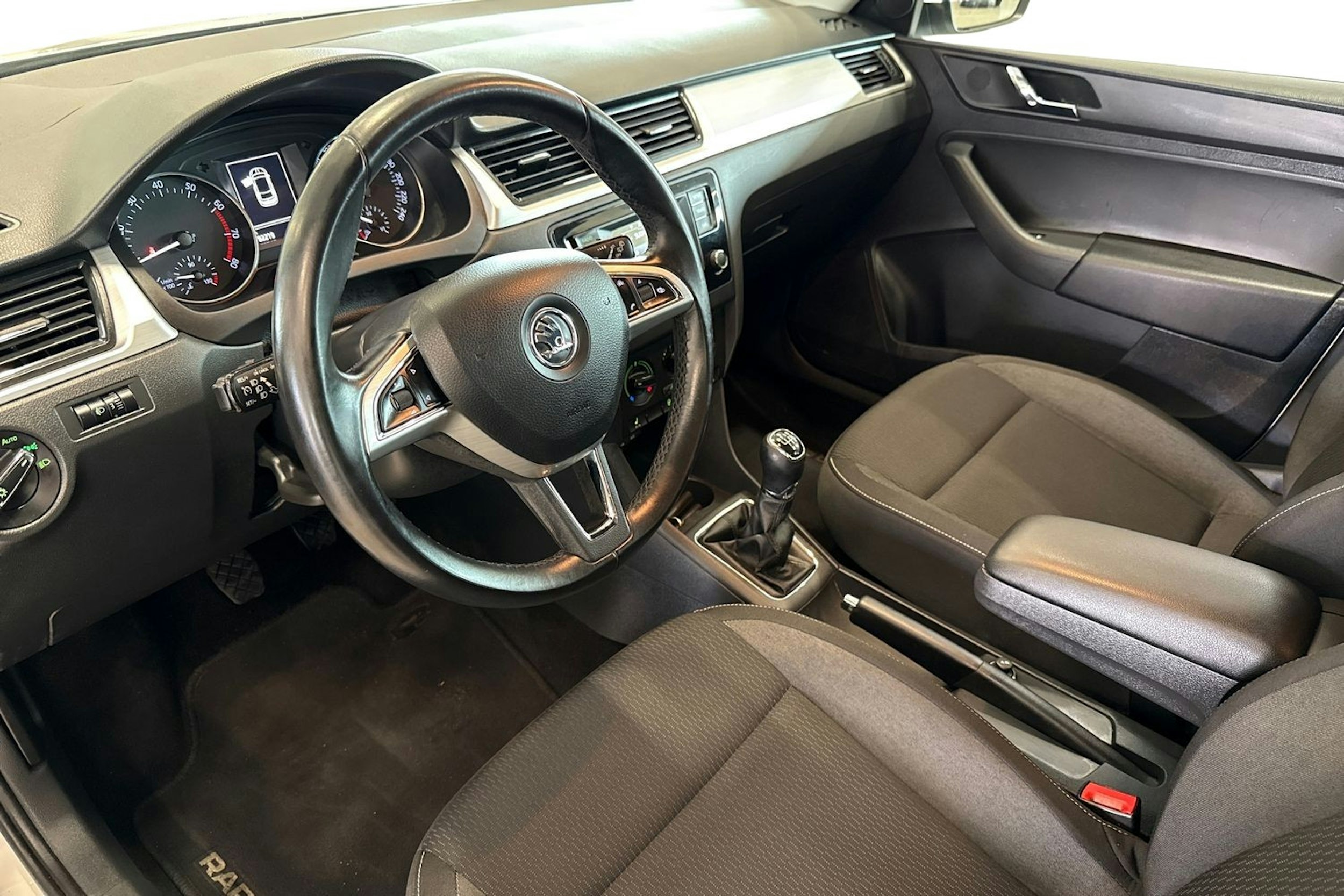valkoinen Skoda Rapid 2016 kuva 7.