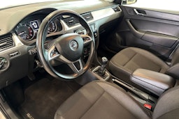 valkoinen Skoda Rapid 2016 kuva 7.