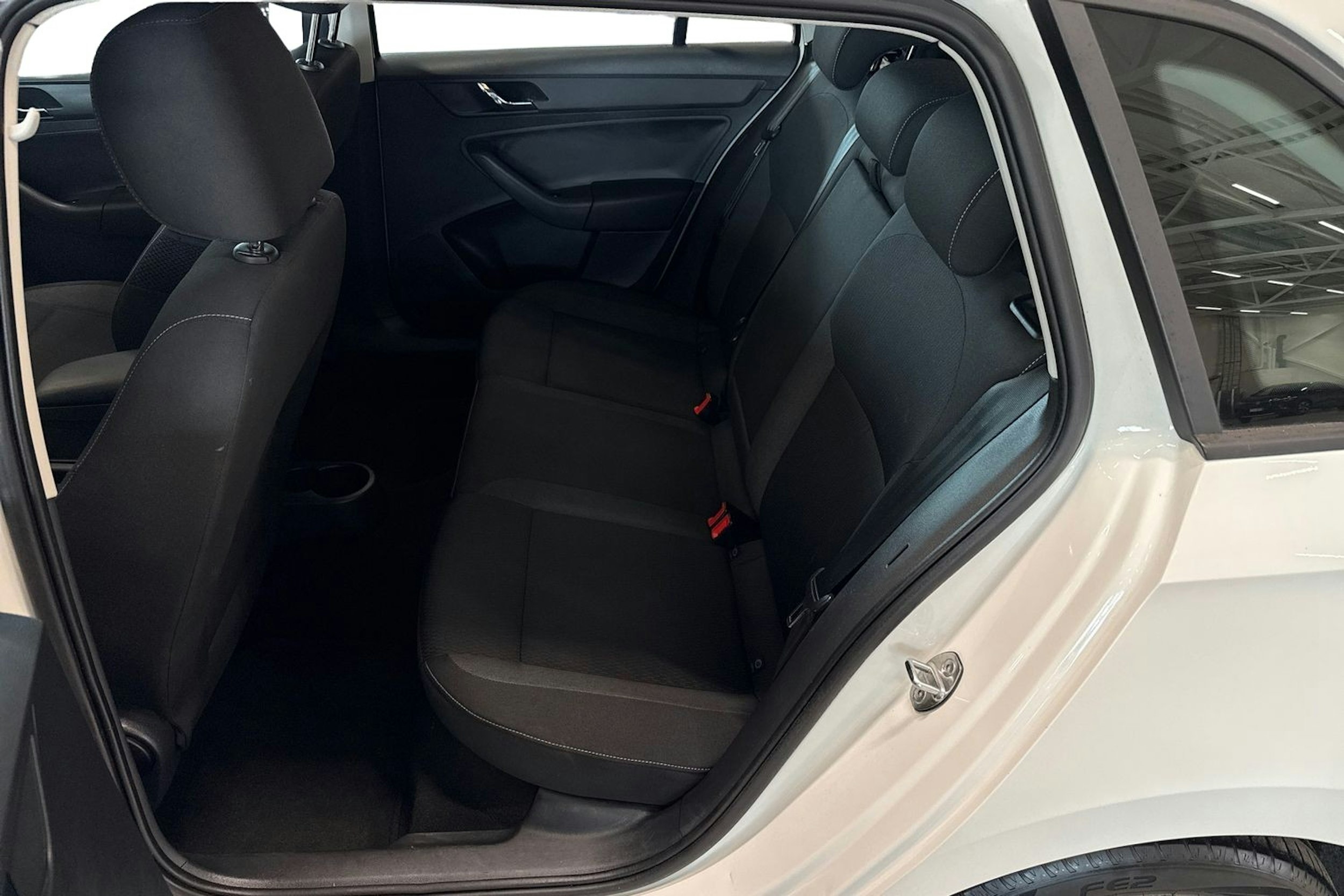 valkoinen Skoda Rapid 2016 kuva 10.