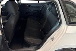 valkoinen Skoda Rapid 2016 kuva 10.