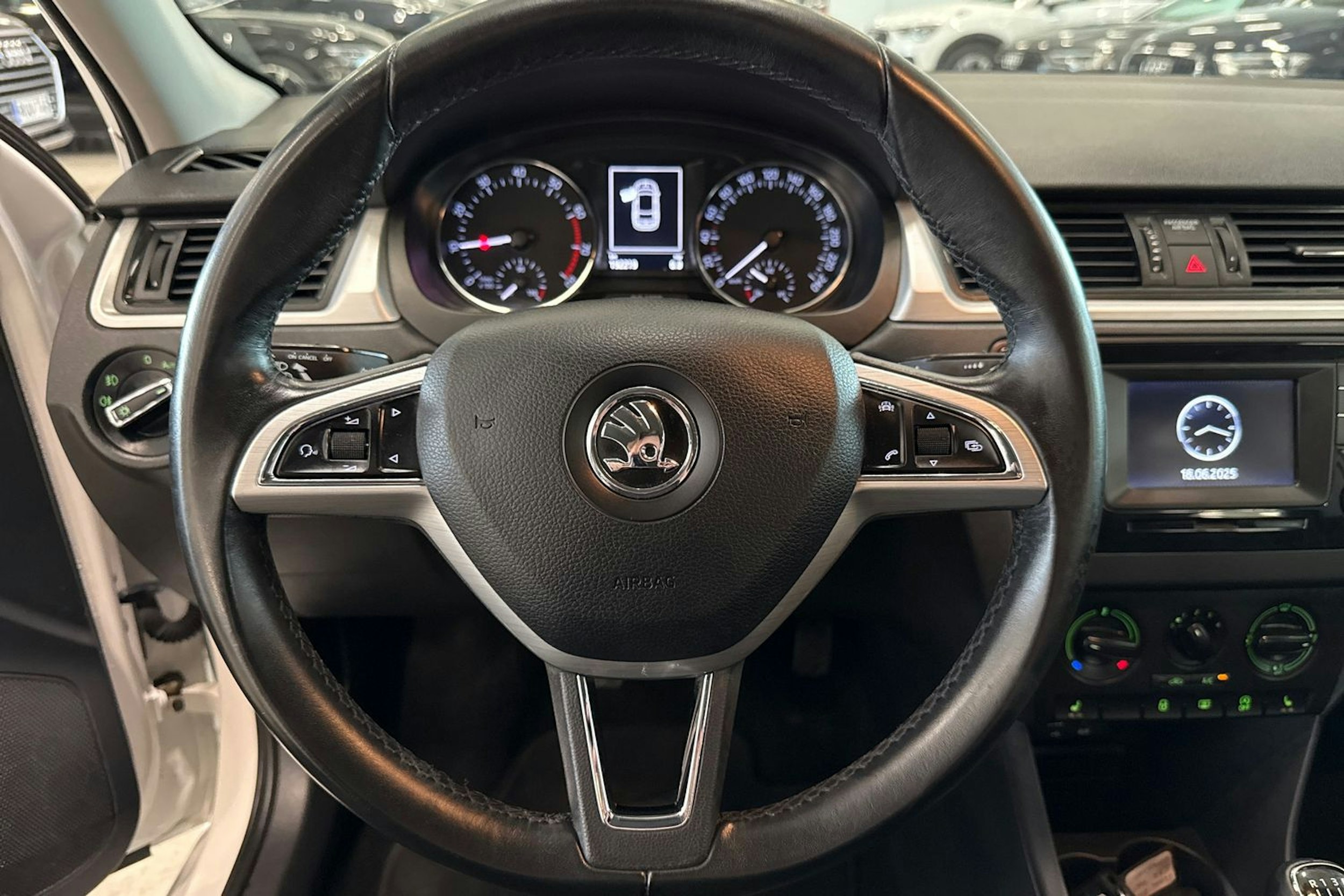 valkoinen Skoda Rapid 2016 kuva 17.