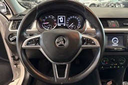 valkoinen Skoda Rapid 2016 kuva 17.