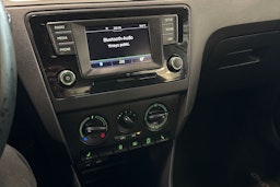 valkoinen Skoda Rapid 2016 kuva 21.