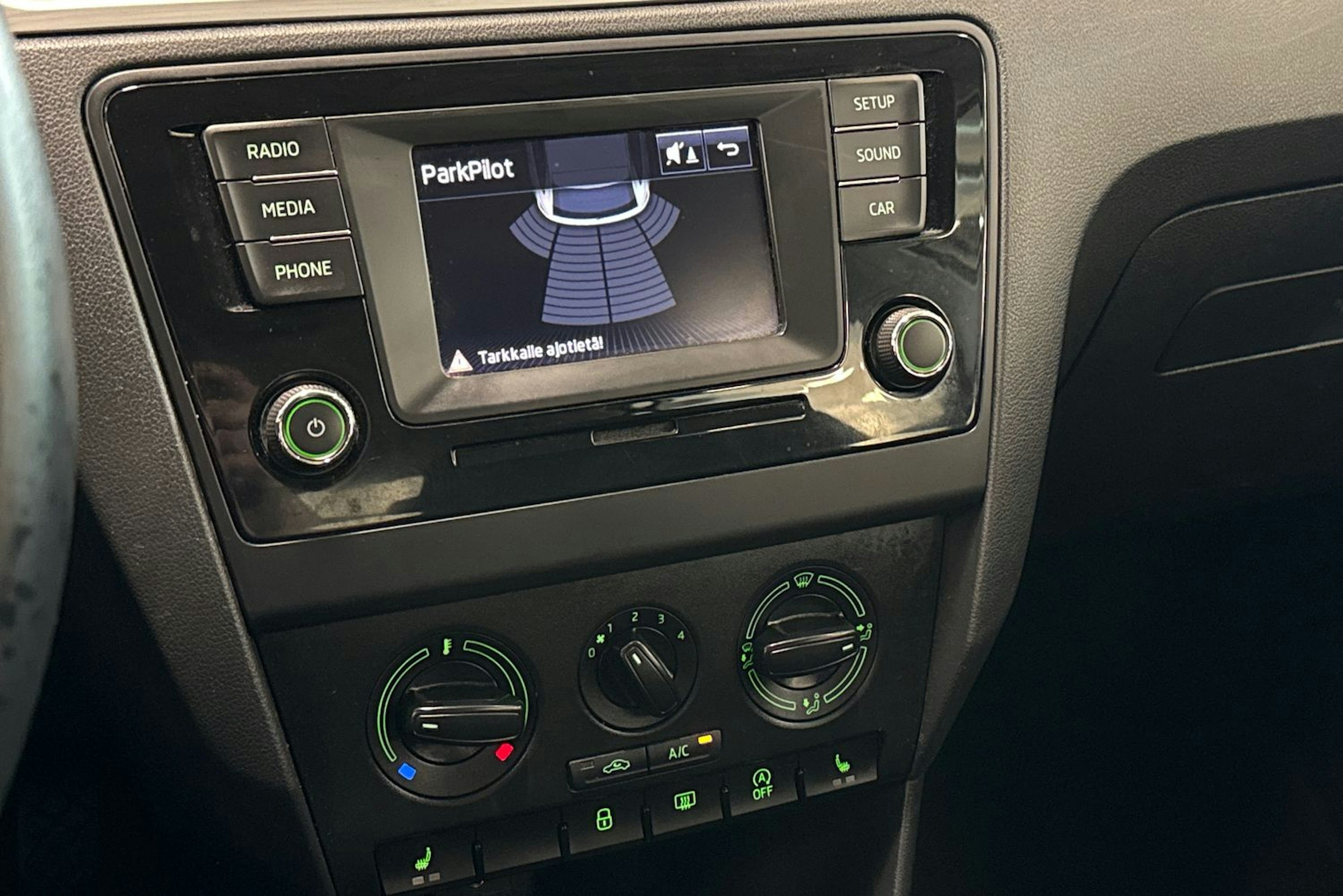 valkoinen Skoda Rapid 2016 kuva 22.