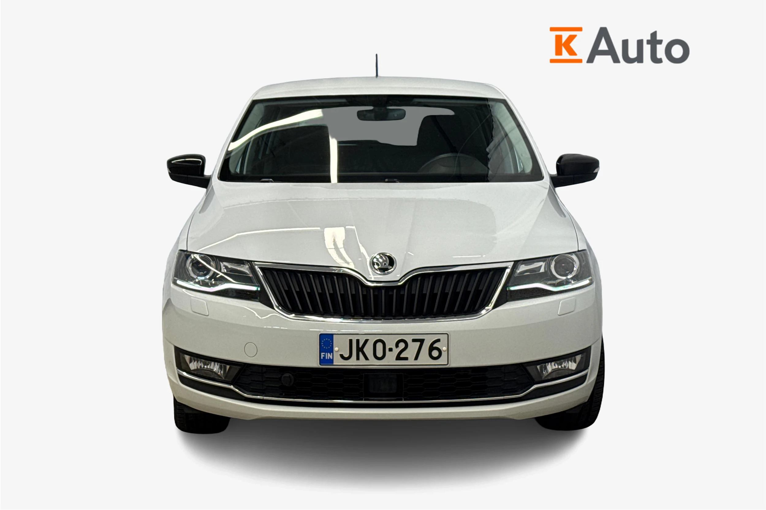 valkoinen Skoda Rapid 2018 kuva 5.