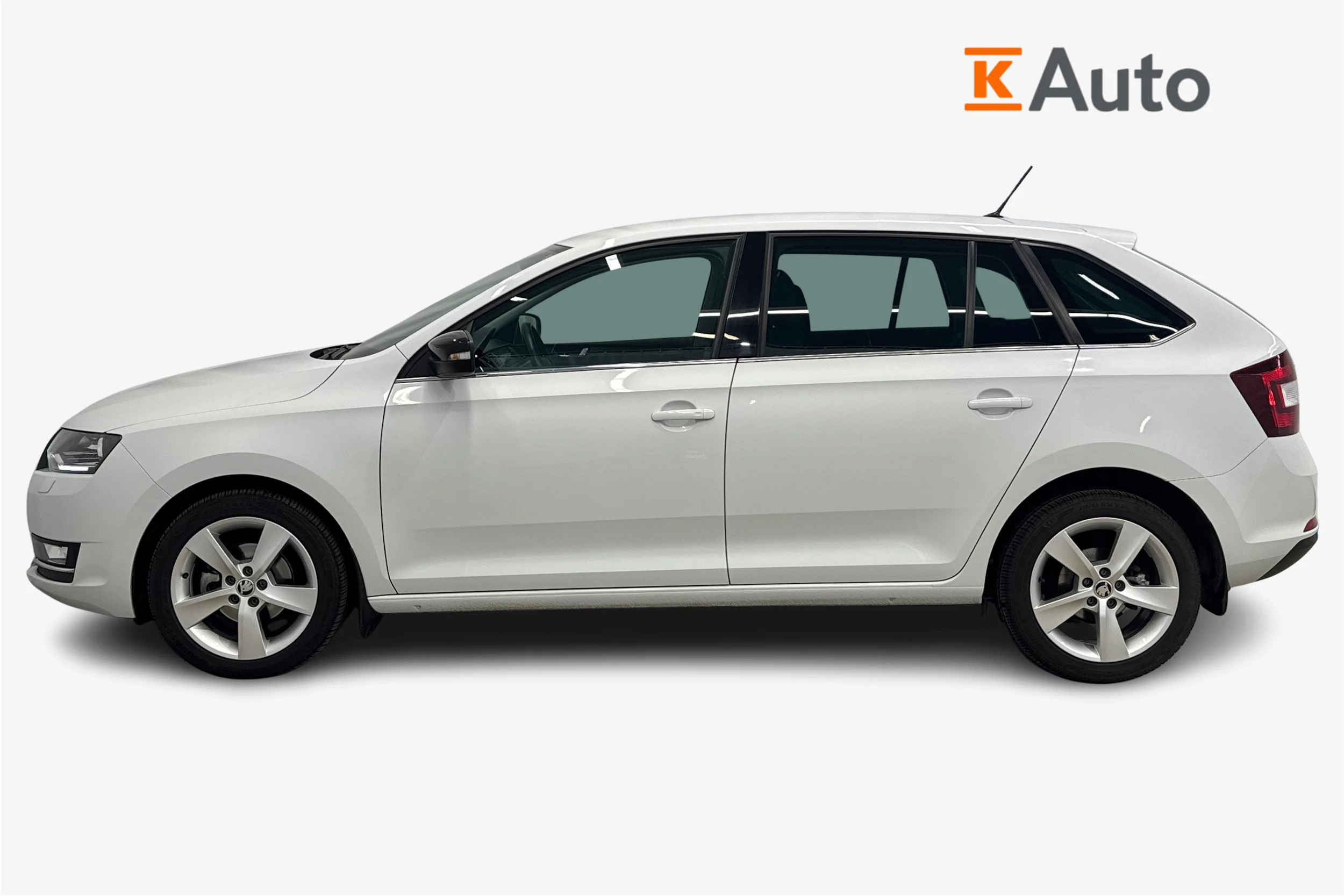 valkoinen Skoda Rapid 2018 kuva 7.