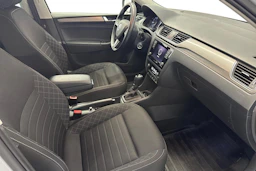 valkoinen Skoda Rapid 2018 kuva 9.
