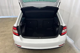 valkoinen Skoda Rapid 2018 kuva 13.