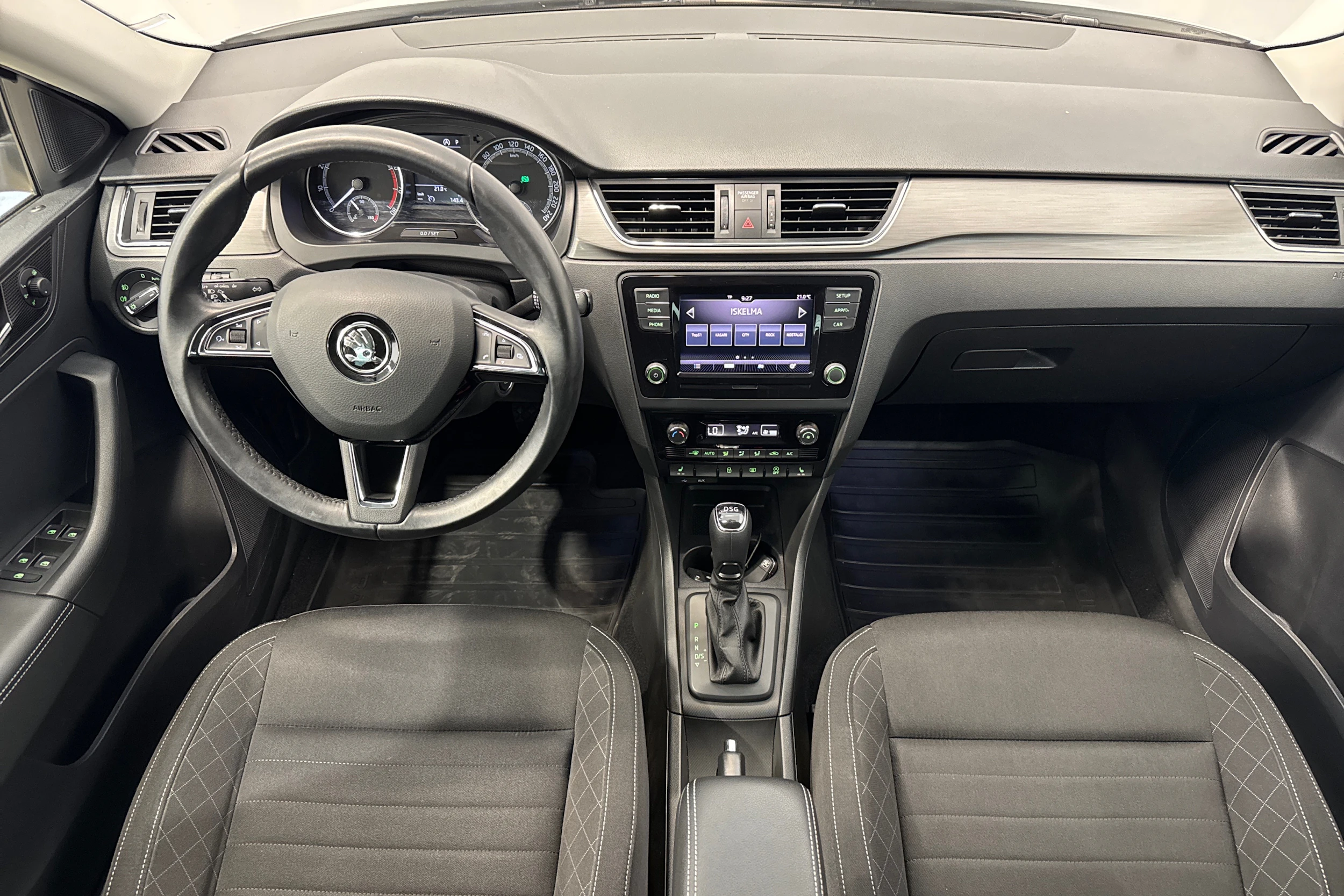 valkoinen Skoda Rapid 2018 kuva 15.