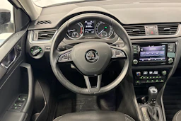 valkoinen Skoda Rapid 2018 kuva 16.