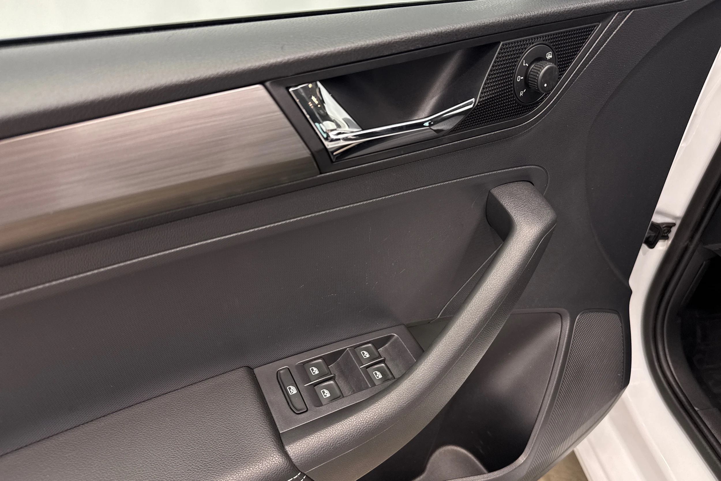 valkoinen Skoda Rapid 2018 kuva 17.