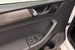 valkoinen Skoda Rapid 2018 kuva 17.