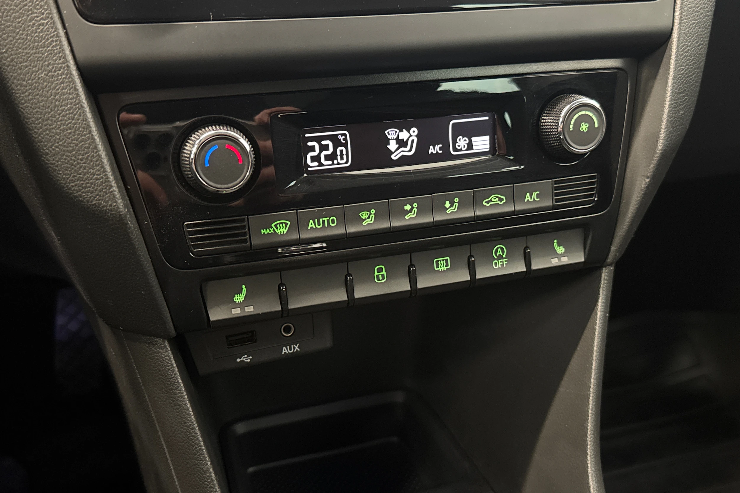 valkoinen Skoda Rapid 2018 kuva 19.