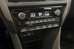 valkoinen Skoda Rapid 2018 kuva 19.