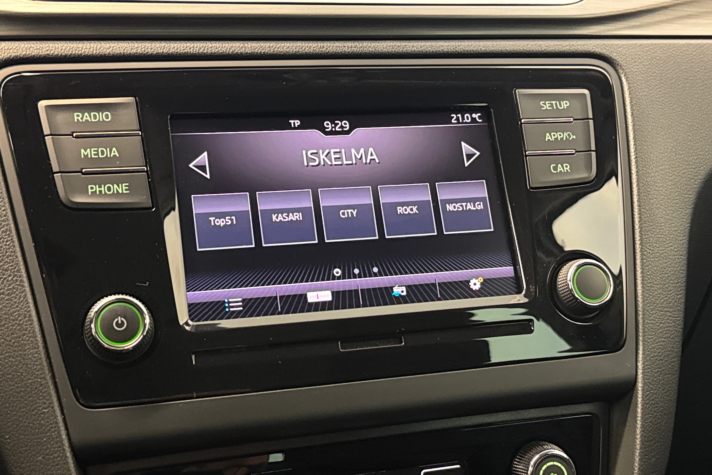 valkoinen Skoda Rapid 2018 kuva 20.
