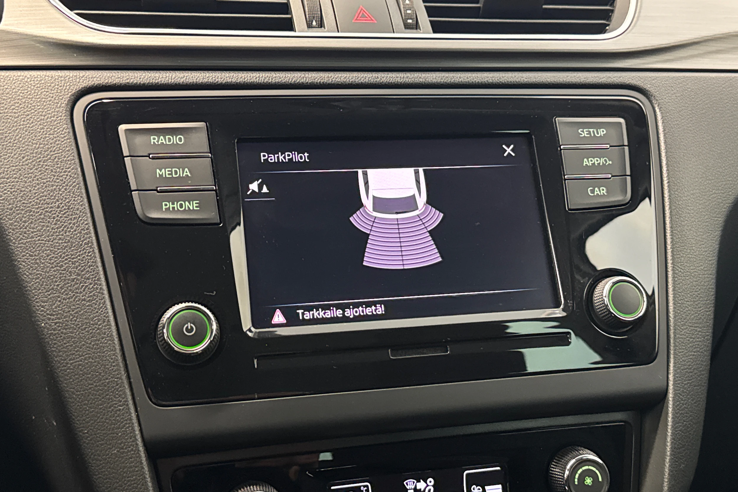 valkoinen Skoda Rapid 2018 kuva 22.