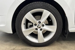 valkoinen Skoda Rapid 2018 kuva 25.