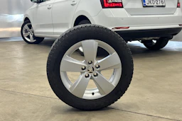 valkoinen Skoda Rapid 2018 kuva 27.